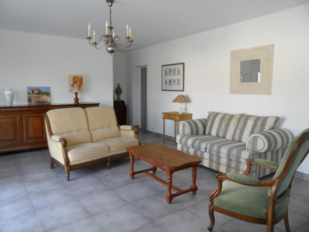Logement Entre Mer Et Montagne Roujan Exteriör bild